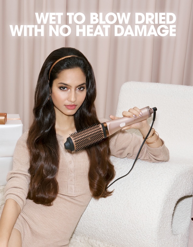 ghd - duet blowdry 2-in1 Hair Dryer Brush Gift Set in Cashmere Beige