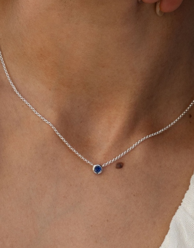 Dower & Hall - Women's Blue Sapphire Round Dewdrop Pendant In Sterling Silver