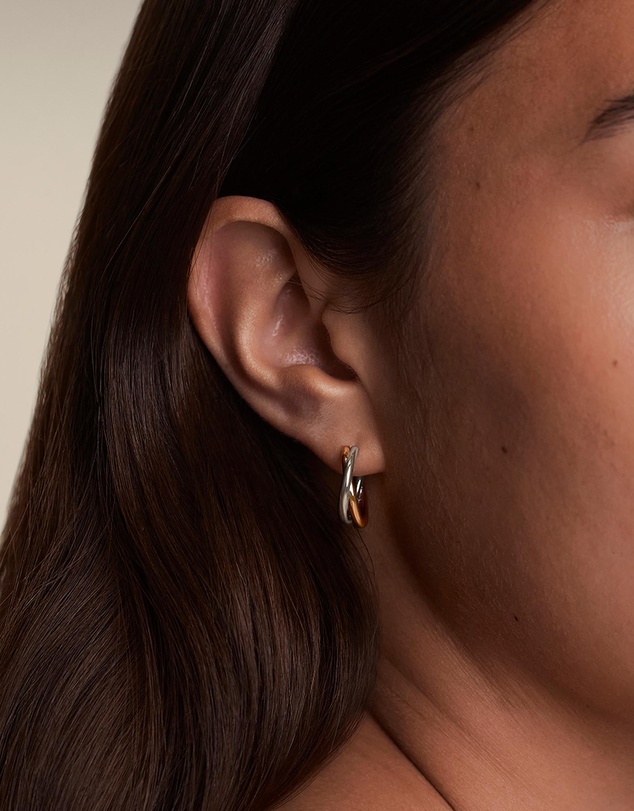Astrid & Miyu - Crossover Illusion Hoops
