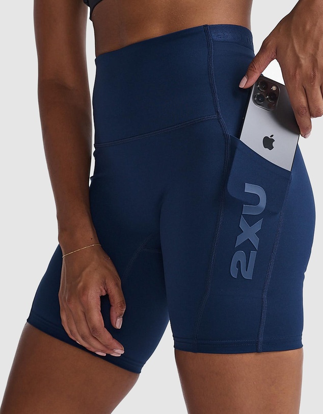 2XU - Form Stash Hi-Rise 6 Inch Compression Shorts with Pockets