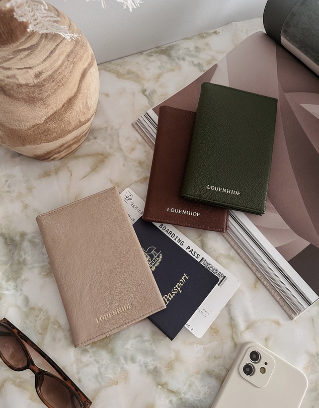 Louenhide - Venice Passport Holder