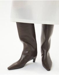 Brie Leon - Gwen Boot