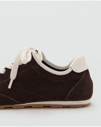 M.N.G - Poly Trainers