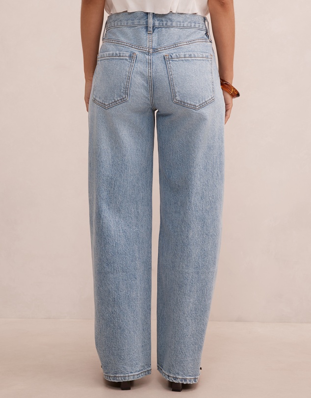 Forever New Petite - Emma Petite Mid Rise Barrel Leg Jeans