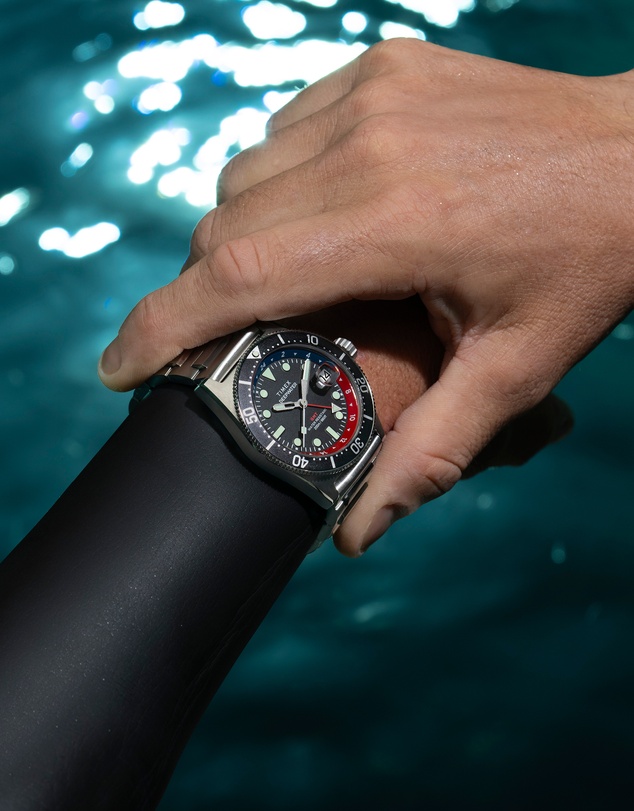 TIMEX - Deep Water Reef 200 GMT Black Dial Red RR Bracelet