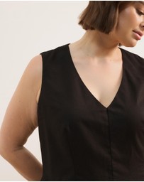 Atmos&Here Curvy - Lola Linen V-Neck Peplum Top
