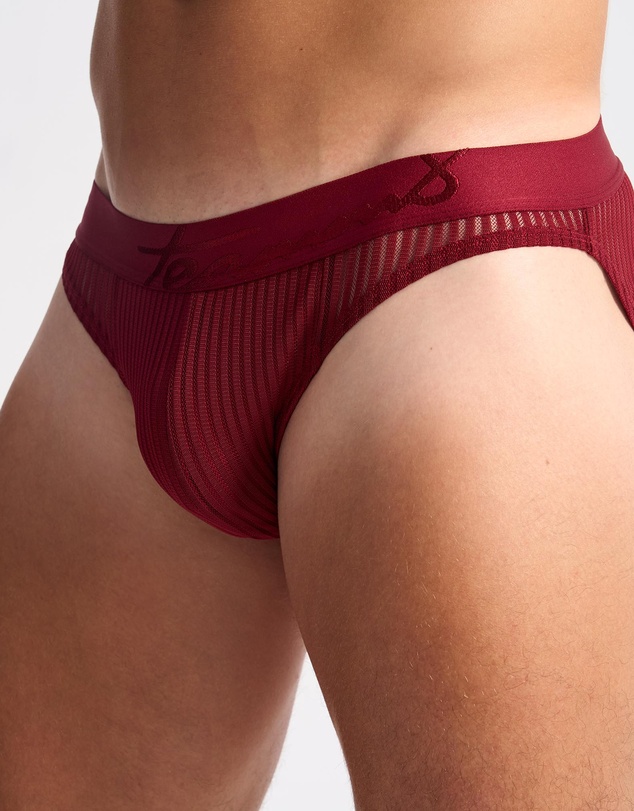 TEAMM8 - Casanova Brief