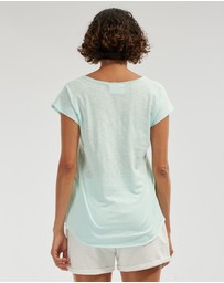 Amelius - Sadie V Neck Tee