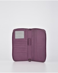 Cobb & Co - Dayna Leather Passport/Document RFID Wallet