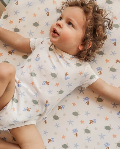 Kynd Baby - Fitted Cot Sheet in Underwater World
