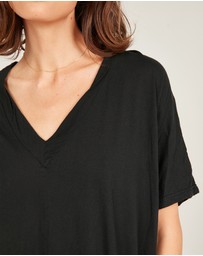 Primness - Loose V Tee