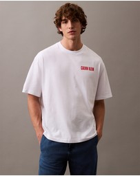 Calvin Klein Jeans - Vertical Logo Graphic Classic T-Shirt
