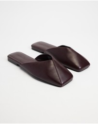 Atmos&Here - Sylvie Square Toe Leather Flats