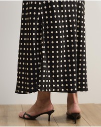 Atmos&Here Curvy - Camila Polka Dot Satin Slip Skirt