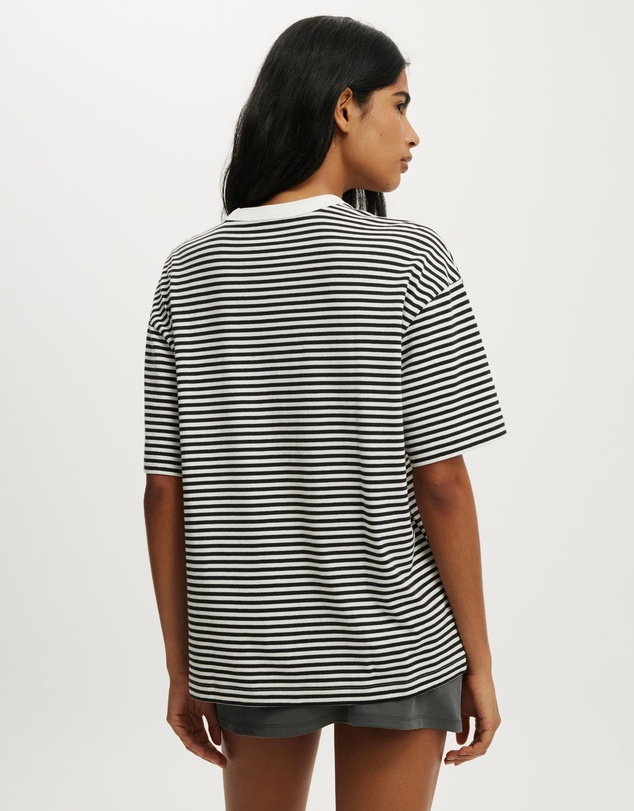 Cotton On - The Boxy Graphic Tee