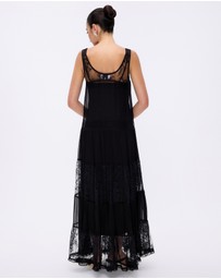 Minima Esenciales - Amelia Lace Panel Maxi Dress