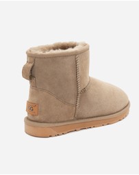 Ozwear Connection Uggs - Ugg Classic Mini Boots (Water Resistant)
