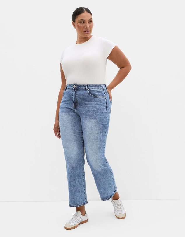 City Chic - Plus size Harley Fit Ivy Straight Leg Short Jean - mid wash