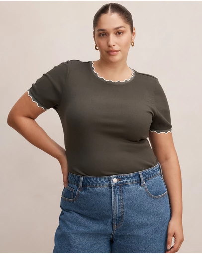 Forever New Curve - Rebecca Curve Scallop Trim T-shirt
