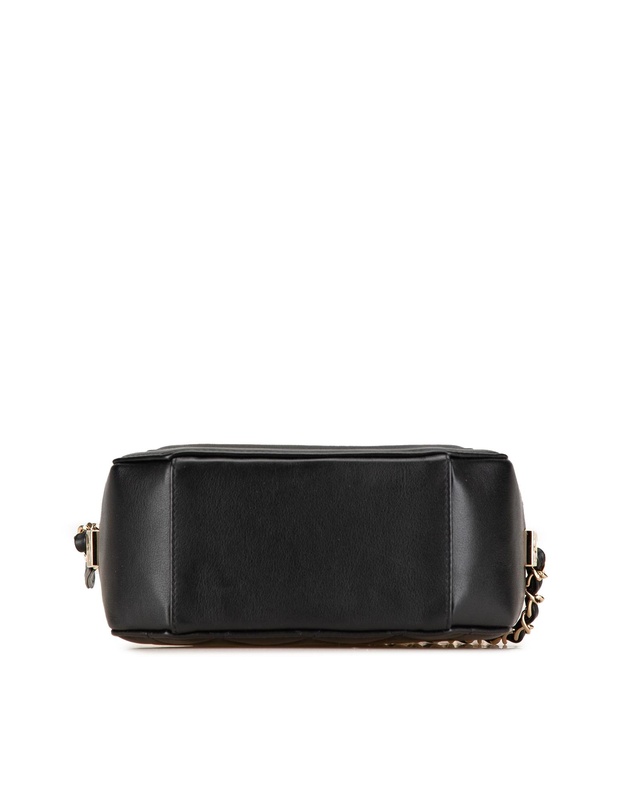 Pre-Loved by Azura Reborn - Pre-Loved chanel Elegant Shoulder Bag with Embossed Detail and Chain Accent