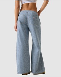 GUESS Jeans - GUESS JEANS Low-Rise Jogger Twisted Extrawide Jeans