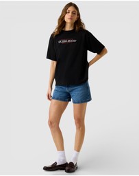 GUESS - GUESS JEANS Oversized American Tradition T-shirt