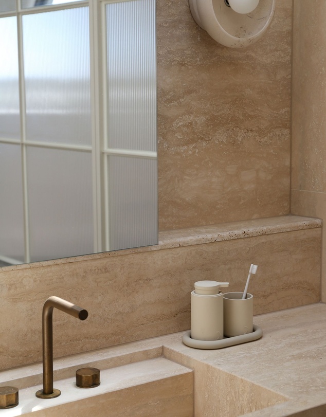 DESIGNSTUFF - ARC Soap Dispenser