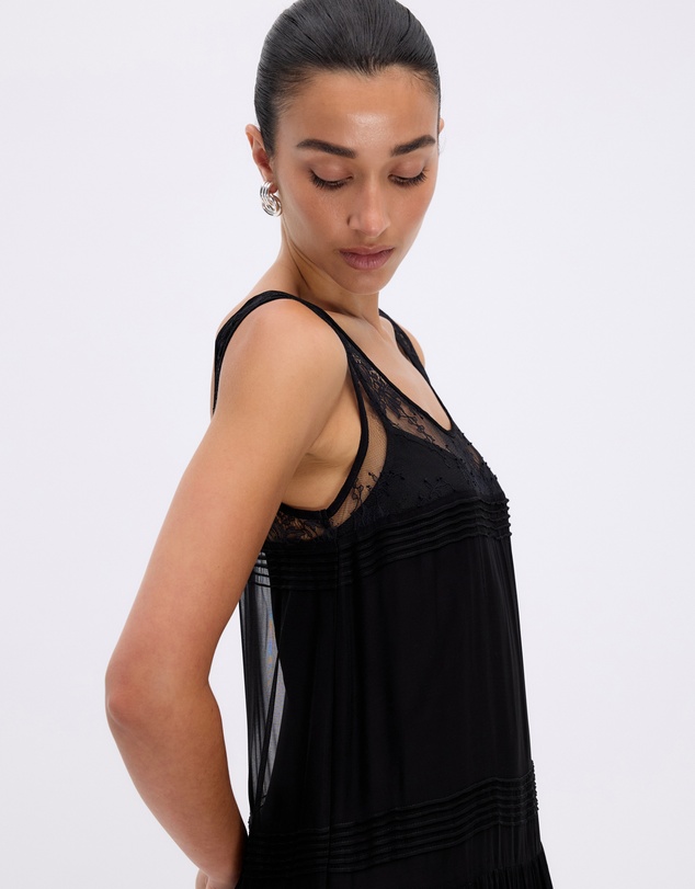 Minima Esenciales - Amelia Lace Panel Maxi Dress