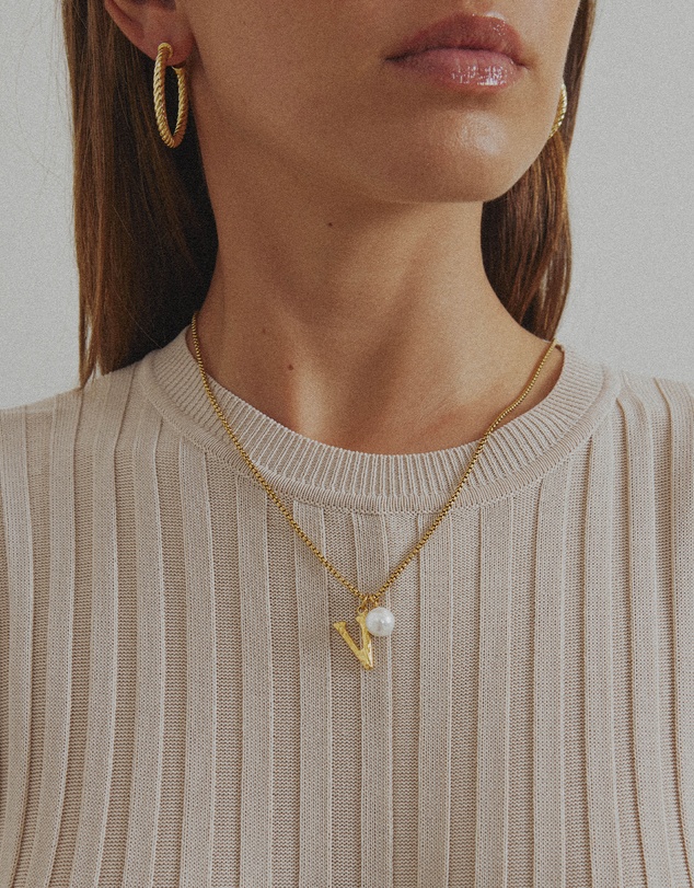 Zahar - Pearl Letter V Necklace