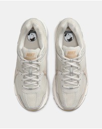 Nike - Zoom Vomero 5 - Women's