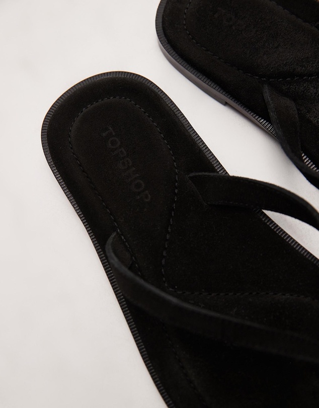 TOPSHOP - Jay Real Suede Toe Thong Flat Sandals