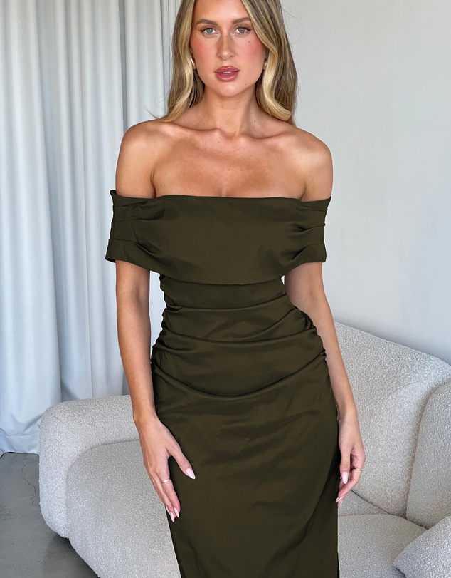 Dazie - Syrreal Ruched Off Shoulder Midi Cocktail Dress