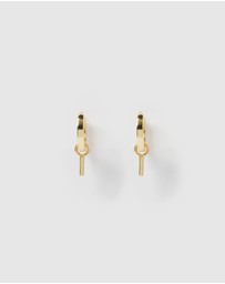 Izoa - Alphabet Letter I Huggie Earrings