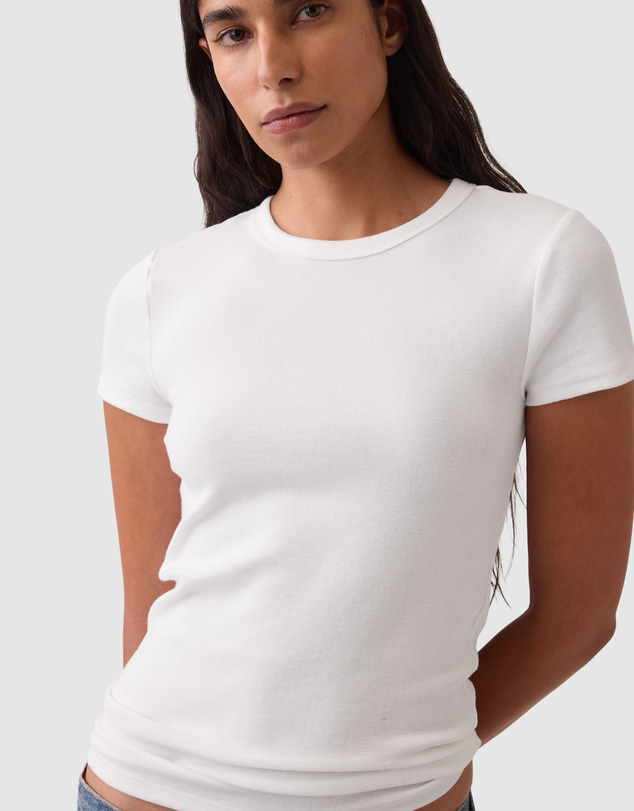 GAP - Modern Crewneck T-Shirt