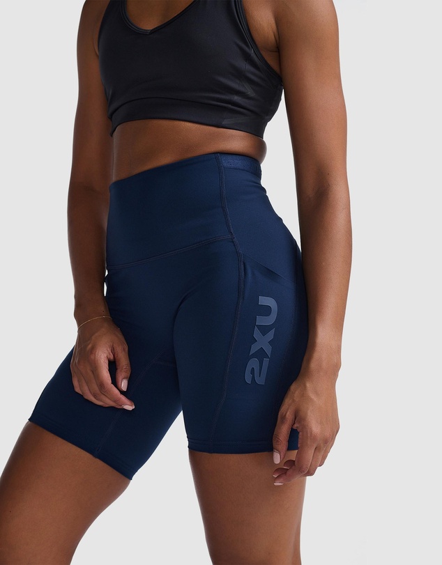 2XU - Form Stash Hi-Rise 6 Inch Compression Shorts with Pockets