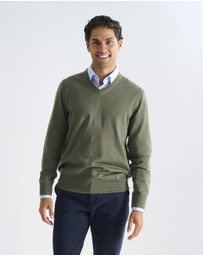 3 Wise Men - 3 Wise Men Fisher V Neck Merino Knit - Army Green