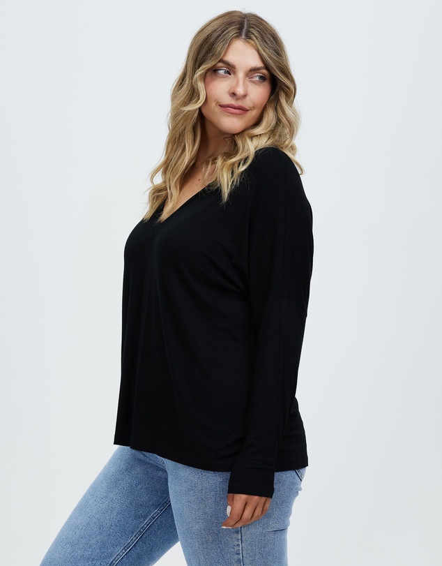 Atmos&Here Curvy - Essential Long Sleeve V-Neck T-Shirt