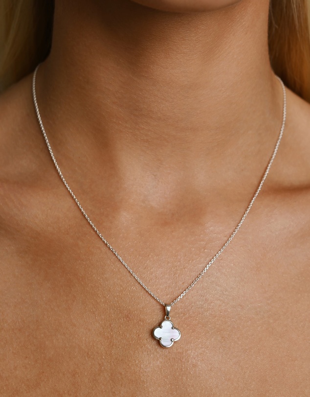 Von Treskow - Belcher Necklace with Clover (Mother of Pearl)