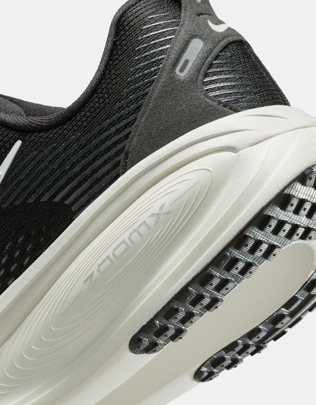 Nike - Vomero 18 - Women's