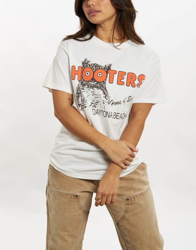 Vintage by The Real Deal - Pre Loved - Vintage Hooters Tee