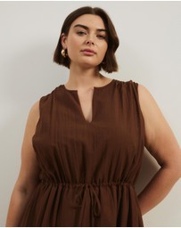 Atmos&Here Curvy - Verity Tiered V Neck Maxi Dress
