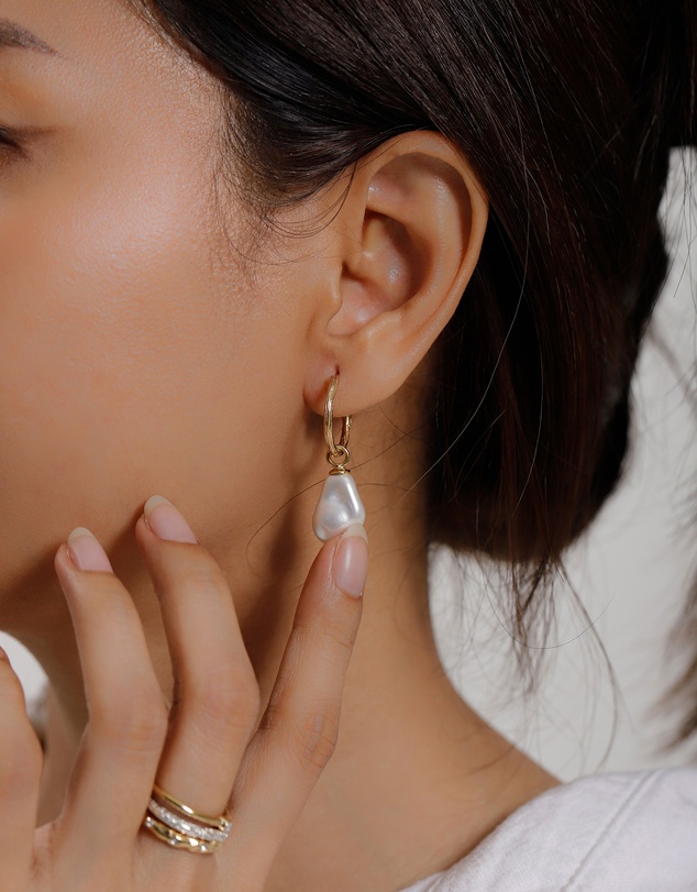 Elli Jewelry - Shell Pearl Hoop Earrings in Gold-Plated 925 Silver