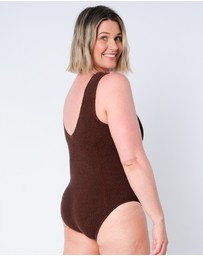 UNE PIECE - Crinkle Cut V-Neck One Piece Swimsuit with Ring