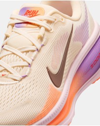 Nike - Vomero 18 - Women's