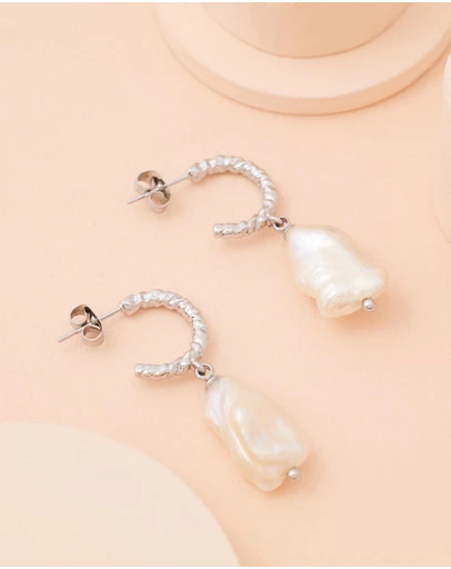Carly Paiker - Biarritz Pearl Earrings