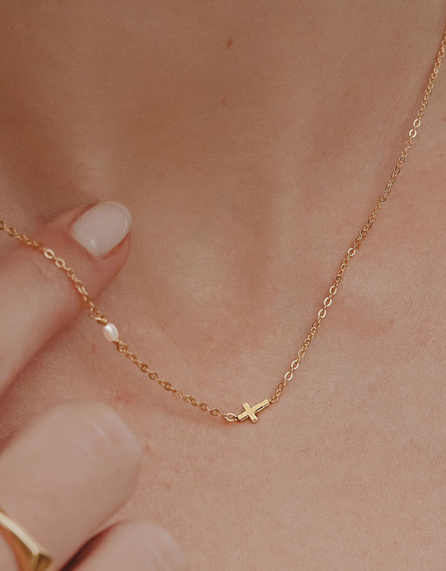 SAINT VALENTINE - Cross & Pearl Necklace - Gold