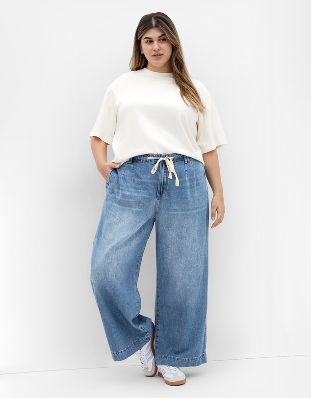 City Chic - Plus size Tayla Wide Leg Crop Jean - mid wash
