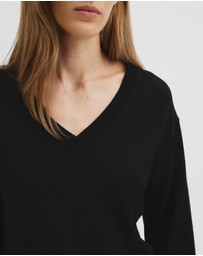 Country Road - Lightweight Merino Wool V-neck Knit