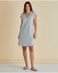 Betty Basics - Daphne V-Neck Dress