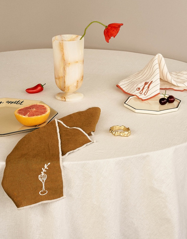 Black Blaze - Embroidered Linen Napkin Set